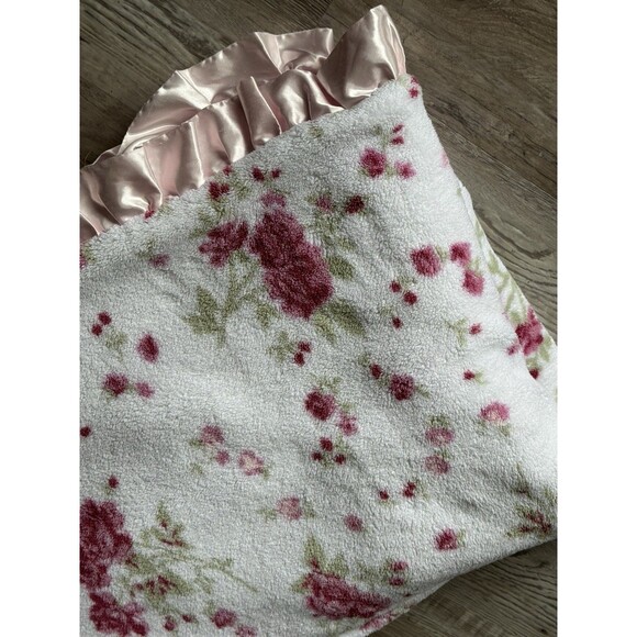 Original Rare Simply Shabby Chic Target King Floral Ruffle Satin Floral Blanket - Picture 1 of 7